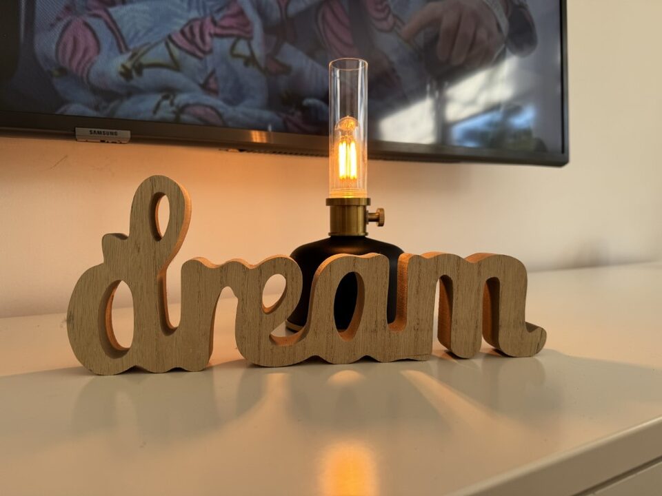 Dekoration med ordet dream i stuen – Lejlighed Dream, Międzyzdroje