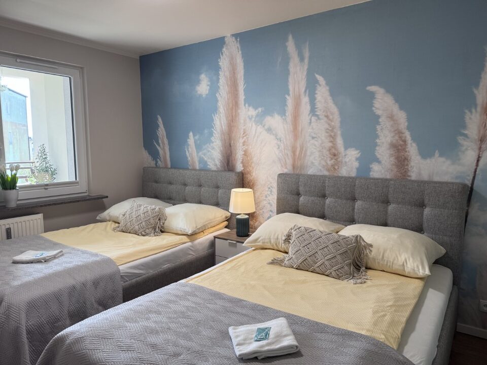 Chambre avec deux lits et papier peint photo – Appartement Dream, Międzyzdroje