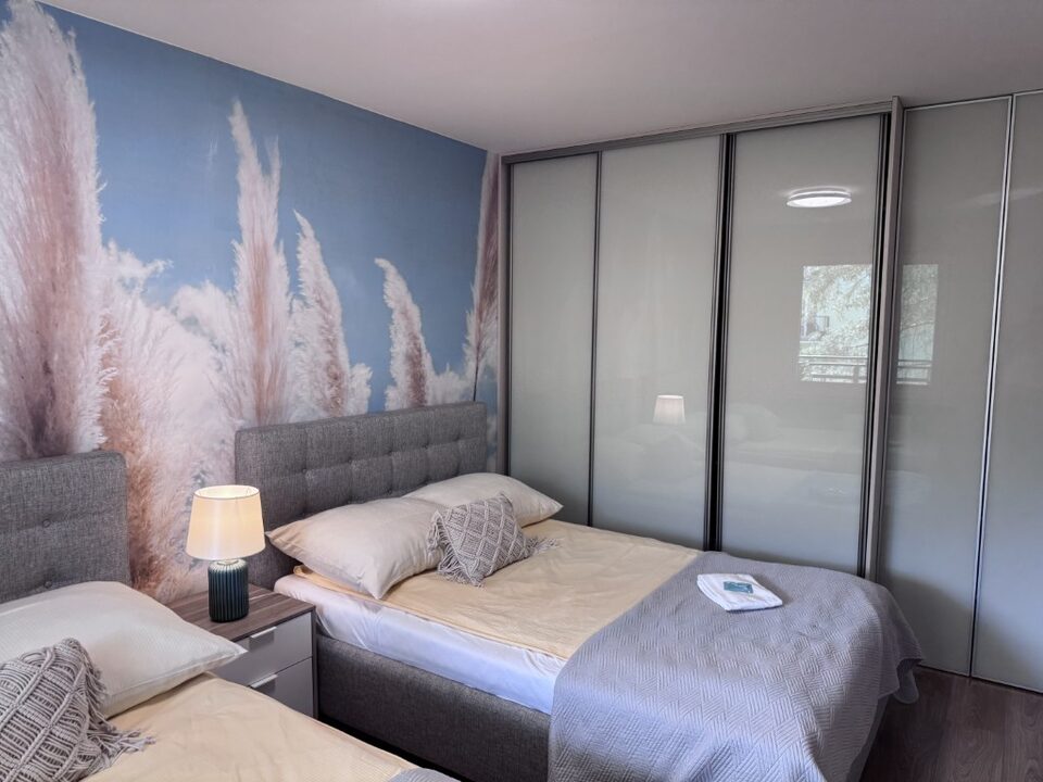 Chambre avec armoire coulissante – Appartement Dream, Międzyzdroje
