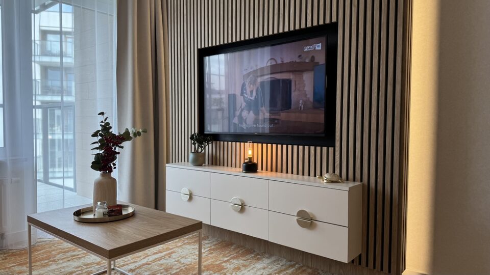 Tv-hjørne i stuen – Lejlighed F338, Międzyzdroje