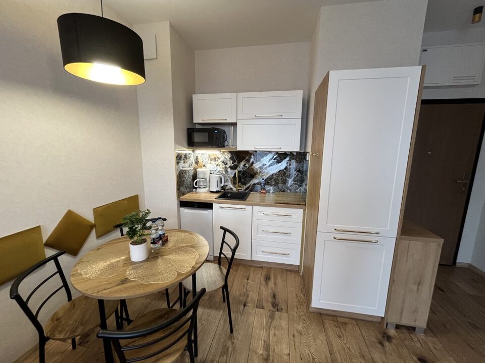 Tekøkken med rundt bord – Lejlighed F522, Międzyzdroje