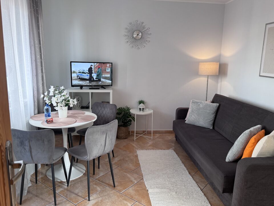 Stue med sofa og bord – Lejlighed Fala, Międzyzdroje
