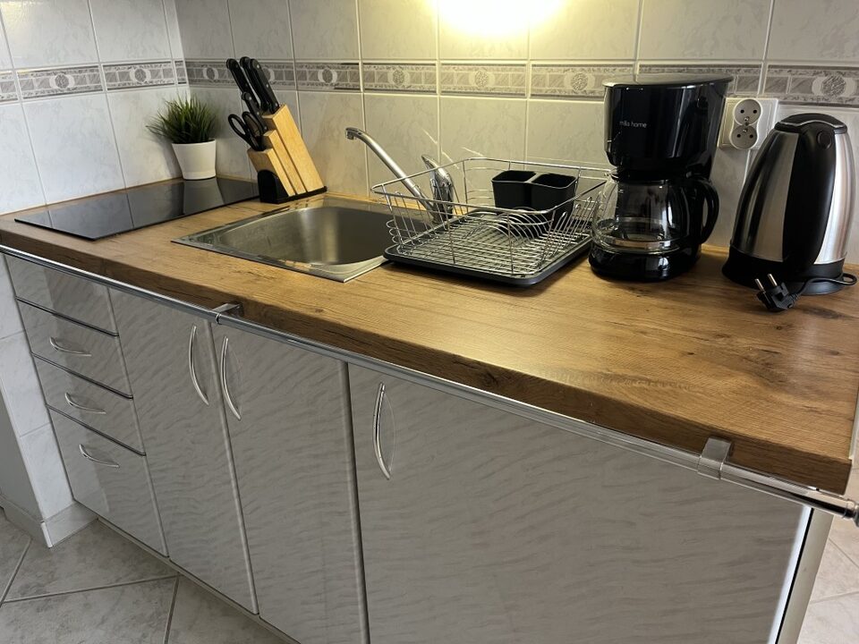 Kitchenette avec machine à café et bouilloire – Appartement Statek 114, Międzyzdroje