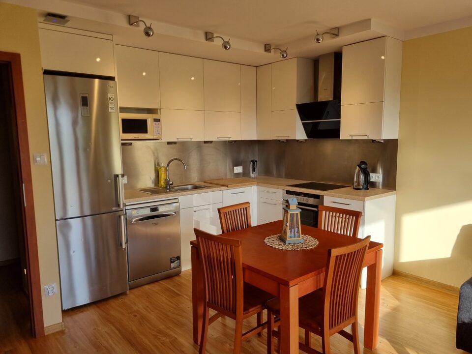 Cuisine avec réfrigérateur et lave-vaisselle – Appartement Turystyczna 2A, Międzyzdroje