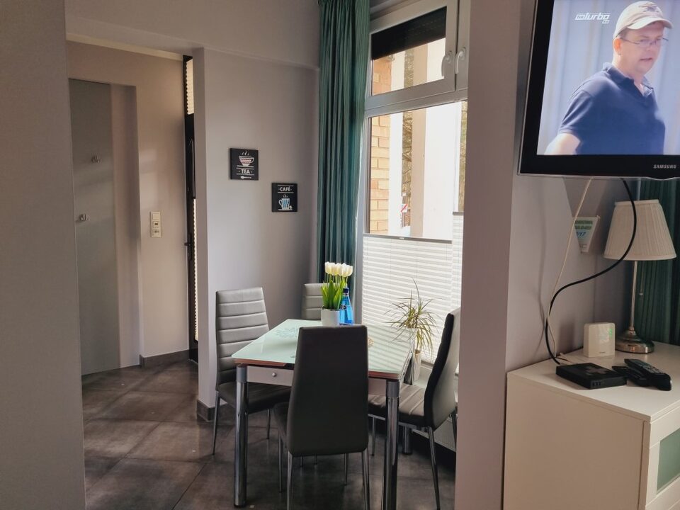 Spisebord i studiet – Lejlighed Turystyczna, Międzyzdroje