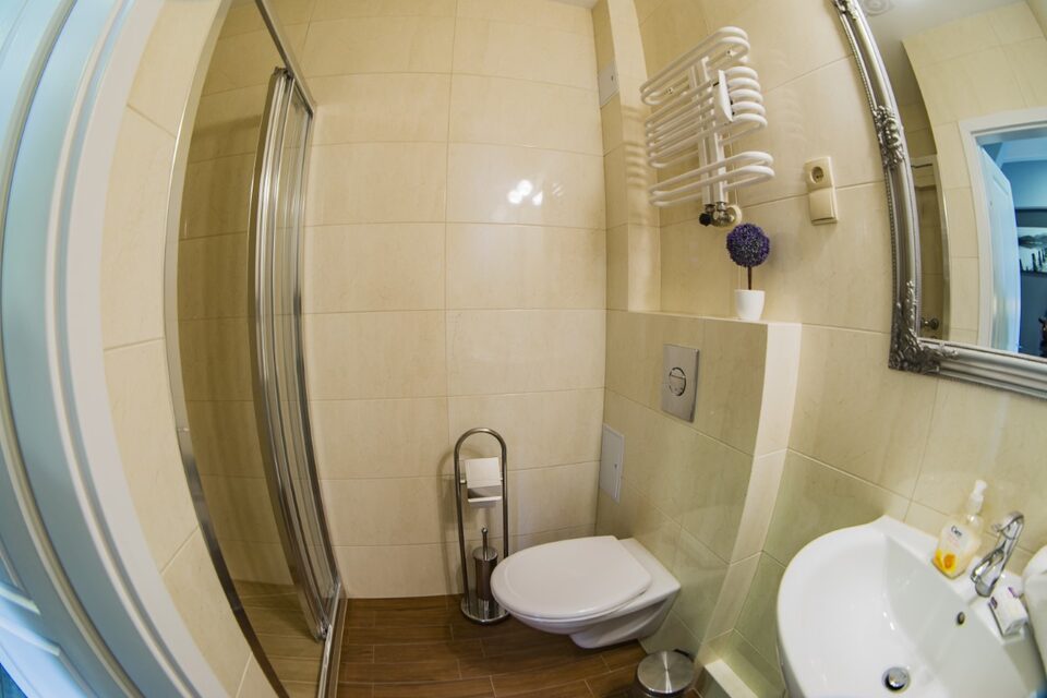 Salle de bains avec cabine de douche – Appartement Turystyczna, Międzyzdroje