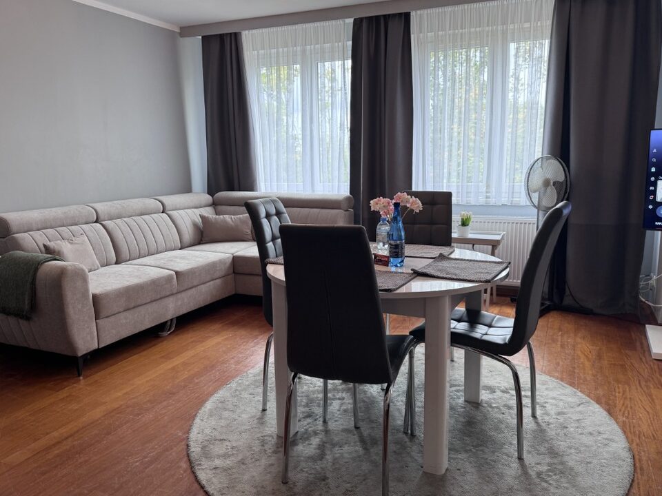 Spiseplads ved stuevinduet – Lejlighed Villa Mare, Międzyzdroje