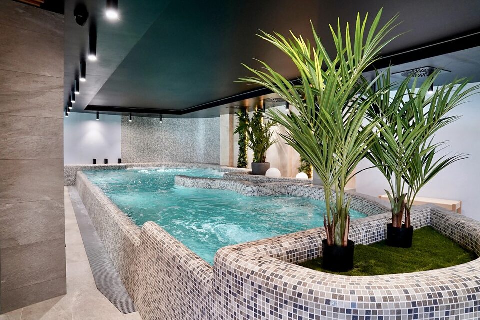 Bassin d'hydromassage dans l'espace spa – Appartement Baltic Waves Resort A323, Międzyzdroje