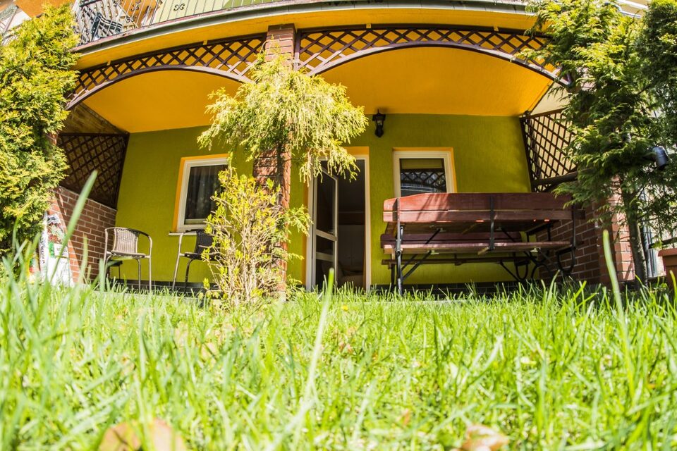 Terrasse couverte près du jardin – Chambres d'hôtes, Międzyzdroje