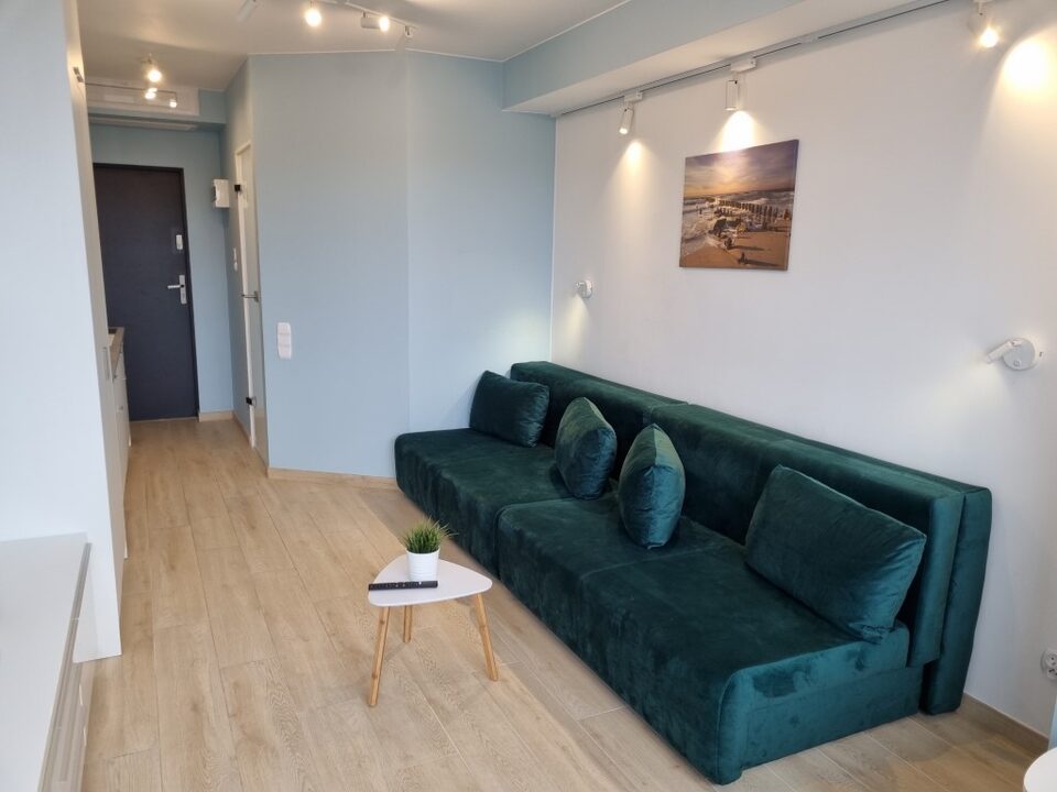 Værelse med sofa og lille bord – Lejlighed Slavia 811, Międzyzdroje